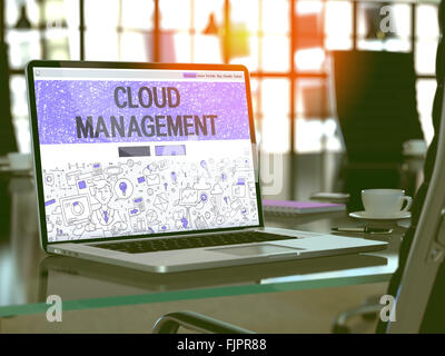 Cloud-Management - Konzept auf Laptop-Bildschirm. Stockfoto