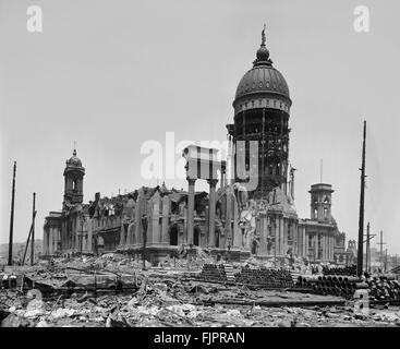 Rathaus-Ruinen nach Erdbeben von San Francisco, Kalifornien, USA, ca. 1906 Stockfoto