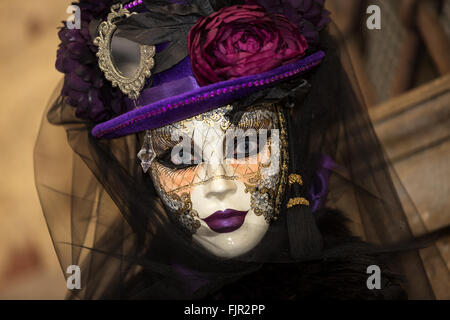 Eine Frau verkleidet für den Karneval in Venedig, Italien Stockfoto