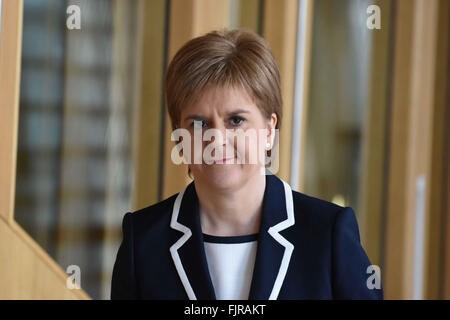 Edinburgh, Schottland, Vereinigtes Königreich, 03, März 2016. Schottlands erster Minister Nicola Sturgeon kommt zum ersten Minister Fragen in das schottische Parlament Credit: Ken Jack / Alamy Live News Stockfoto