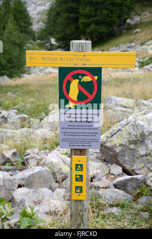 Zeichen verbieten oder keine Fütterung Fütterung Murmeltiere Murmeltiere Schild in der Nähe Allos See im Nationalpark Mercantour Frankreich Stockfoto