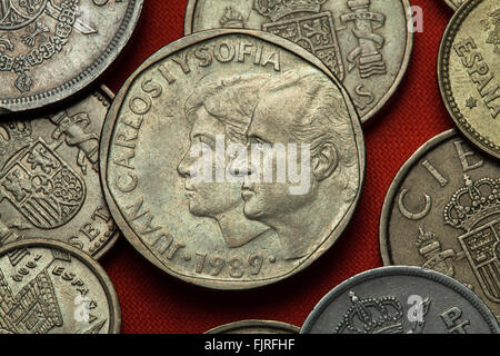 Münzen von Spanien. König Juan Carlos I und Königin Sofia von Spanien in dargestellt die spanischen 500 Peseten-Münze (1989). Stockfoto