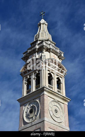 Detail von der venezianischen Kirche Santa Maria Formosa Glockenturm, in einem wunderschönen barocken Stil gebaut Stockfoto