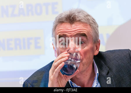 Belfast, Nordirland, Vereinigtes Königreich. 3. März 2016. Michael O'Leary, CEO von Ryanair, hält eine Pressekonferenz Credit: Stephen Barnes/Alamy Live News Stockfoto