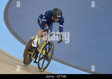 02.032016 Lee Valley Velo Centre, London England. UCI Track Cycling Championships der Herren Scratch Race Finale.  KNEISKY Morgan (Frankreich) Stockfoto