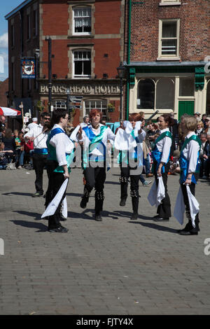 Frauen Morris Tanz Gruppe Stockport Folk Festival 2015 Stockport Cheshire England Stockfoto