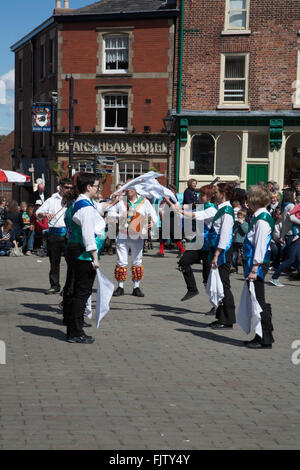 Frauen Morris Tanz Gruppe Stockport Folk Festival 2015 Stockport Cheshire England Stockfoto