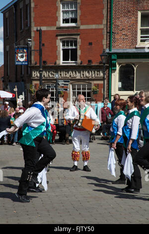 Frauen Morris Tanz Gruppe Stockport Folk Festival 2015 Stockport Cheshire England Stockfoto