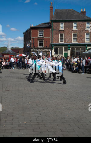 Frauen Morris Tanz Gruppe Stockport Folk Festival 2015 Stockport Cheshire England Stockfoto