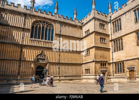 Innenhof der Bodleian Library in Oxford, Oxfordshire, England Stockfoto