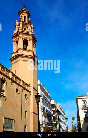 Valencia Navellos Street und Sant Llorenc Kirche in Spanien Stockfoto