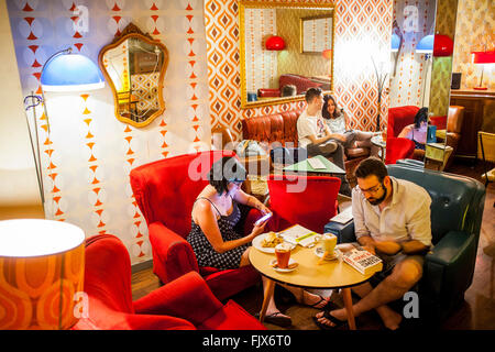 Lolina Vintage Cafe, in der Calle del Espiritu Santo 9, in Malasaña Viertel. Madrid, Spanien Stockfoto