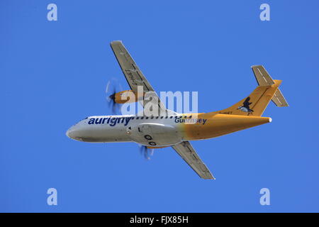 G-HUET Aurigny Air Services ATR 42-500 Anstiege von Stansted Airport aus. Stockfoto