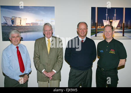 Belfast, UK. 04.12.2012 - beantwortet Dr. Robert Ballard, der Meeresforscher Entdecker der Titanic Wrack 1985, Medien, Stockfoto