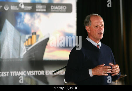 Belfast, UK. 04.12.2012 - beantwortet Dr. Robert Ballard, der Meeresforscher Entdecker der Titanic Wrack 1985, Medien, Stockfoto