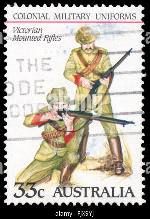 BUDAPEST, Ungarn - 01. März 2016: eine Briefmarke gedruckt von Australien zeigt die kolonialen Militäruniformen: viktorianische Mounted Rifles Stockfoto