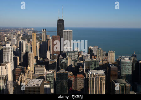 Ein Blick auf die Skyline von Chicago einschließlich das John Hancock Center von Aon Center in Chicago, Illinois, Vereinigte Staaten von Amerika aus gesehen Stockfoto