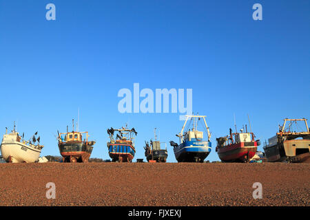 Angeln Trawler auf Hastings Stade Fischerstrand, East Sussex, England, Vereinigtes Königreich, UK, GB Stockfoto