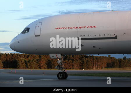 Boeing 757-223 C-FGKJ CargoJet an der YOW Ottawa Kanada, 4. Juni 2015 Stockfoto