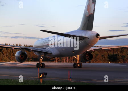 Boeing 757-223 C-FGKJ CargoJet an der YOW Ottawa Kanada, 4. Juni 2015 Stockfoto