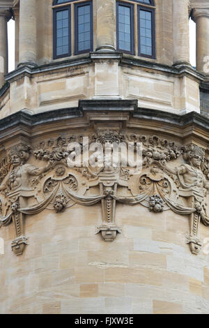 Steinschnitzereien auf alten Indian Institute Gebäude / Geschichte der Bibliothek Fakultät, Universität von Oxford. England Stockfoto