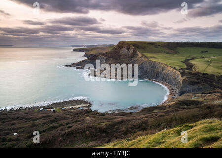 Chapmans Pool betrachtet von Emmetts Hill in der Nähe von Wert Matravers auf der Jurassic Küste von Dorset, UK, ein UNESCO-Weltkulturerbe. Stockfoto