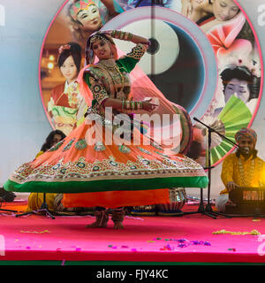 Indische Volkstanz, Zigeuner aus Rajasthan auf orientalische Festival in Turin Stockfoto