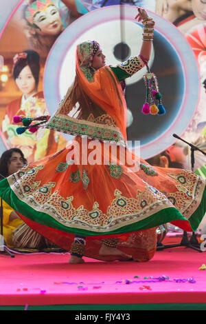 Indische Volkstanz, Zigeuner aus Rajasthan auf orientalische Festival in Turin Stockfoto