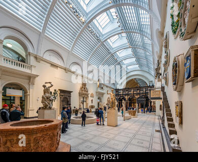 Mittelalterliche und Renaissance-Galerie, Victoria und Albert Museum, South Kensington, London, England, Vereinigtes Königreich Stockfoto