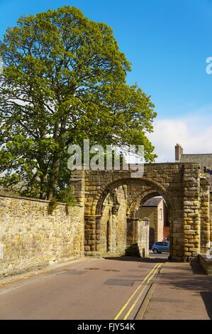 St Wilfrid Tor. Mittelalterlichen steinernen Torbogen. Hexham Abtei, Hexham, Northumberland, England, Vereinigtes Königreich. Stockfoto