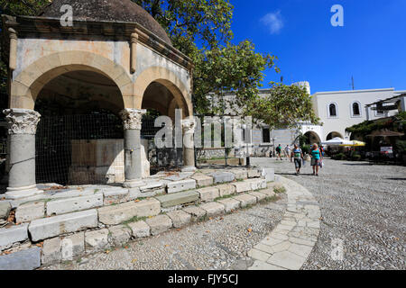 Der Hippokrates-Platane, gepflanzt von Hippokrates, Plane Tree Square, Kos-Stadt, Insel Kos, Dodekanes-Gruppe von Inseln, Süd Stockfoto