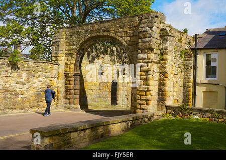 St Wilfrid Tor. Mittelalterlichen steinernen Torbogen. Hexham Abtei, Hexham, Northumberland, England, Vereinigtes Königreich. Stockfoto