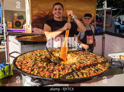 Paella Koch am Mindil Beach sunset Market in Darwin, Northern Territory, Australien Stockfoto