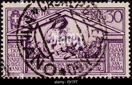 Das zweite Jahrtausend des Lebens von Virgil, in der Zeit des antiken Roms, in einem Stempel des Königreichs Italien vertreten durch 30 Cent Stockfoto