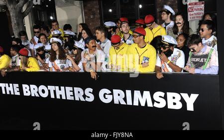 Los Angeles, CA, USA. 3. März 2016. Atmosphäre im Ankunftsbereich für die Brüder GRIMSBY Premiere, The Regency Village Theatre, Los Angeles, CA 3. März 2016. Bildnachweis: Dee Cercone/Everett Collection/Alamy Live-Nachrichten Stockfoto