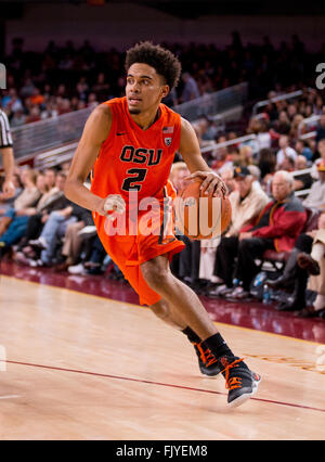Los Angeles, CA, USA. 2. März 2016. Oregon State guard während des Spiels zwischen der Oregon State Beavers Vs USC Trojans im Galen Center in Los Angeles, Kalifornien (2) Stephen Thompson Jr.-Laufwerke in den Warenkorb legen. Oregon State unterlag USC 81-70. (Obligatorische Credit: Juan Lainez/MarinMedia/Cal Sport Media) © Csm/Alamy Live-Nachrichten Stockfoto