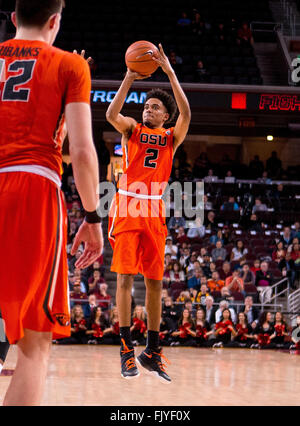 Los Angeles, CA, USA. 2. März 2016. Oregon State guard (2) Stephen Thompson Jr. legt sich ein Sprungwurf während des Spiels zwischen der Oregon State Beavers Vs USC Trojans im Galen Center in Los Angeles, Kalifornien. Oregon State unterlag USC 81-70. (Obligatorische Credit: Juan Lainez/MarinMedia/Cal Sport Media) © Csm/Alamy Live-Nachrichten Stockfoto