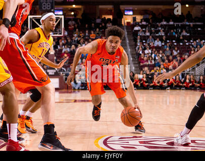 Los Angeles, CA, USA. 2. März 2016. Oregon State guard während des Spiels zwischen der Oregon State Beavers Vs USC Trojans im Galen Center in Los Angeles, Kalifornien (2) Stephen Thompson Jr.-Laufwerke in den Warenkorb legen. Oregon State unterlag USC 81-70. (Obligatorische Credit: Juan Lainez/MarinMedia/Cal Sport Media) © Csm/Alamy Live-Nachrichten Stockfoto