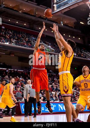 Los Angeles, CA, USA. 2. März 2016. Oregon State guard (2) Stephen Thompson Jr. legt sich ein Sprungwurf während des Spiels zwischen der Oregon State Beavers Vs USC Trojans im Galen Center in Los Angeles, Kalifornien. Oregon State unterlag USC 81-70. (Obligatorische Credit: Juan Lainez/MarinMedia/Cal Sport Media) © Csm/Alamy Live-Nachrichten Stockfoto