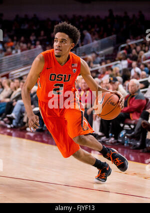 Los Angeles, CA, USA. 2. März 2016. Oregon State guard während des Spiels zwischen der Oregon State Beavers Vs USC Trojans im Galen Center in Los Angeles, Kalifornien (2) Stephen Thompson Jr.-Laufwerke in den Warenkorb legen. Oregon State unterlag USC 81-70. (Obligatorische Credit: Juan Lainez/MarinMedia/Cal Sport Media) © Csm/Alamy Live-Nachrichten Stockfoto