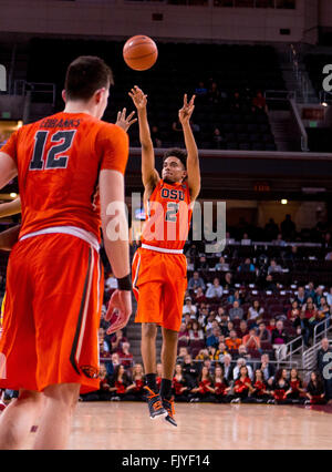 Los Angeles, CA, USA. 2. März 2016. Oregon State guard (2) Stephen Thompson Jr. legt sich ein Sprungwurf während des Spiels zwischen der Oregon State Beavers Vs USC Trojans im Galen Center in Los Angeles, Kalifornien. Oregon State unterlag USC 81-70. (Obligatorische Credit: Juan Lainez/MarinMedia/Cal Sport Media) © Csm/Alamy Live-Nachrichten Stockfoto