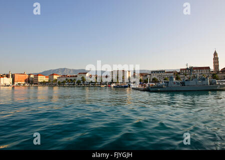 Verlassen Split Hafen, mittelalterliche Architektur, römischen Diokletianpalast, lebendige und freundliche Stadt, Cafés, Restaurants, Dalmatien, Kroatien Stockfoto