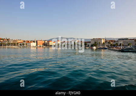 Verlassen Split Hafen, mittelalterliche Architektur, römischen Diokletianpalast, lebendige und freundliche Stadt, Cafés, Restaurants, Dalmatien, Kroatien Stockfoto