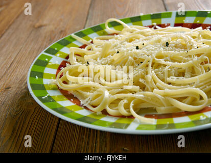 Cacio e Pepe. Römische Nudeln dish.cheese und Pfeffer in mehreren zentralen italienischen languages.include nur schwarzer Pfeffer, Pecorino Romano Stockfoto