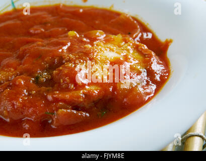 Mangalorean Bangude Masala - gekochte Gericht aus Makrele Fisch in Süd-West Indien. Stockfoto