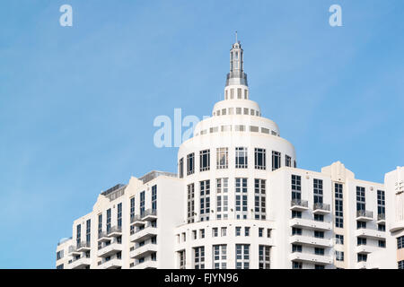 Spitze des AMC Loews Hotel Gebäude an der Collins Avenue in South Beach Viertel von Miami Beach, Florida, USA Stockfoto