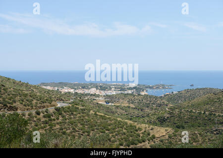 Hohen Winkel Panorama Blick auf Cadaques Küste von GI-614-Straße im Naturpark auf der Halbinsel Cap de Creus Costa Brava Cat Stockfoto