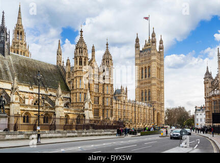 Palace of Westminster (Houses of Parliament) vom Parliament Square, Westminster, London, England, Vereinigtes Königreich Stockfoto