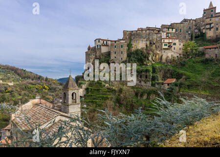 Blick über das mittelalterliche Dorf Ceriana, Ligurien, Italien Stockfoto