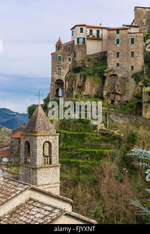 Blick über das mittelalterliche Dorf Ceriana, Ligurien, Italien Stockfoto